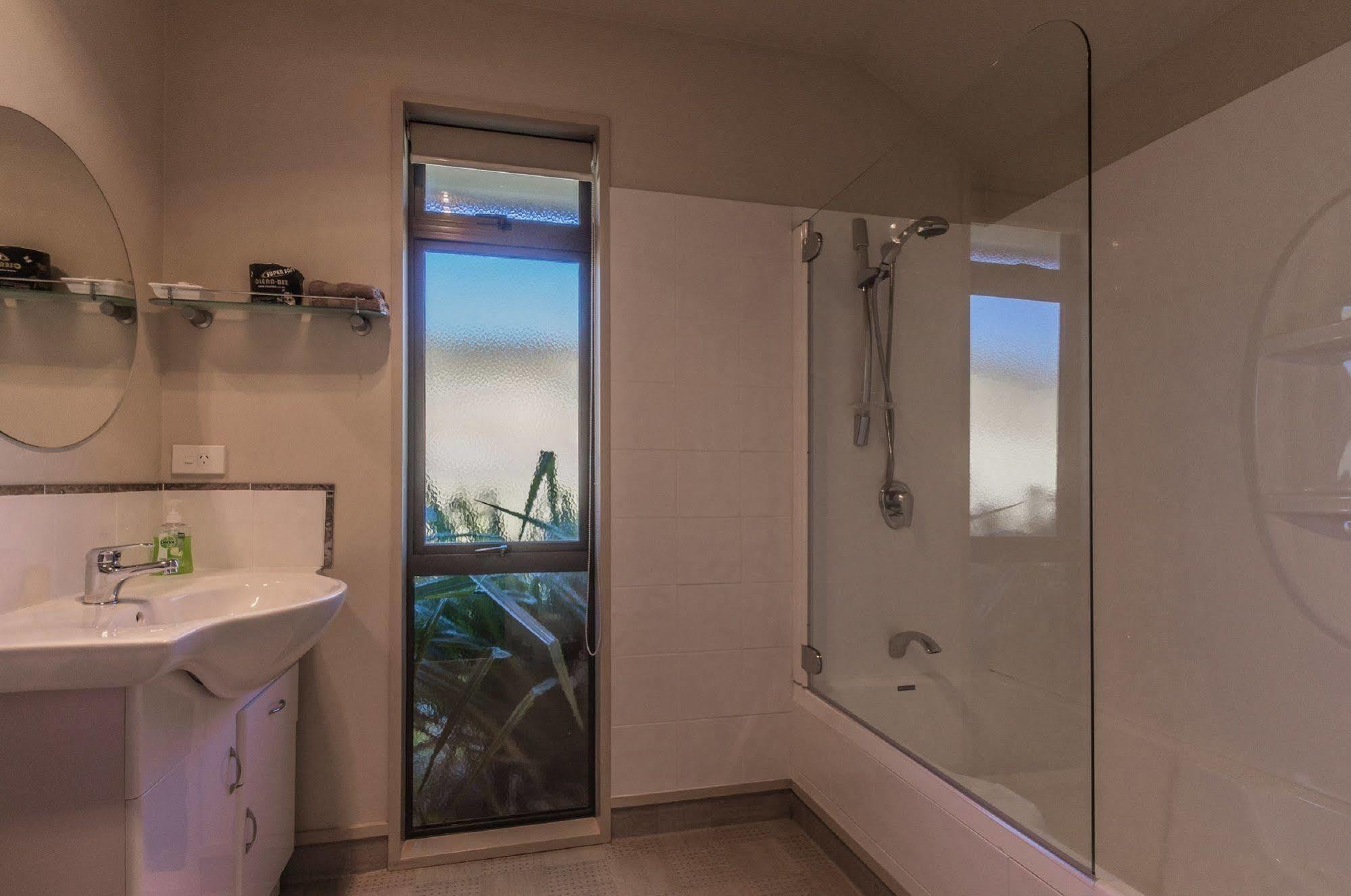 Loch Vista Bed & Breakfast Те-Анау Экстерьер фото